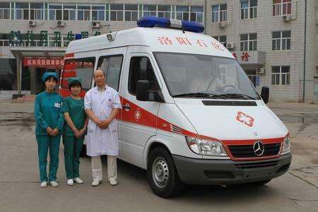 車(chē)禍期間，救護(hù)車(chē)及時(shí)出現(xiàn)能救人于危難