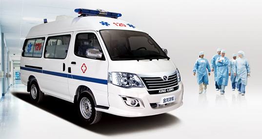 命懸一線牽動人心，救護車臨危不亂治病救人_