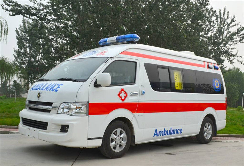 年底采購(gòu)移動(dòng)救護(hù)車(chē)時(shí)需要注意哪些方面？